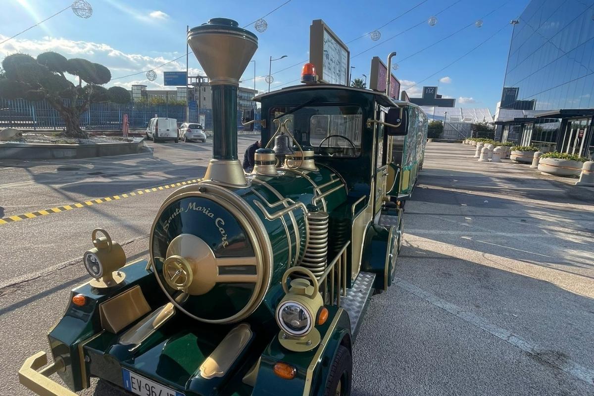 Trenino del Family Day Megawatt che accompagna grandi e piccoli durante l’evento firmato Work in Progress