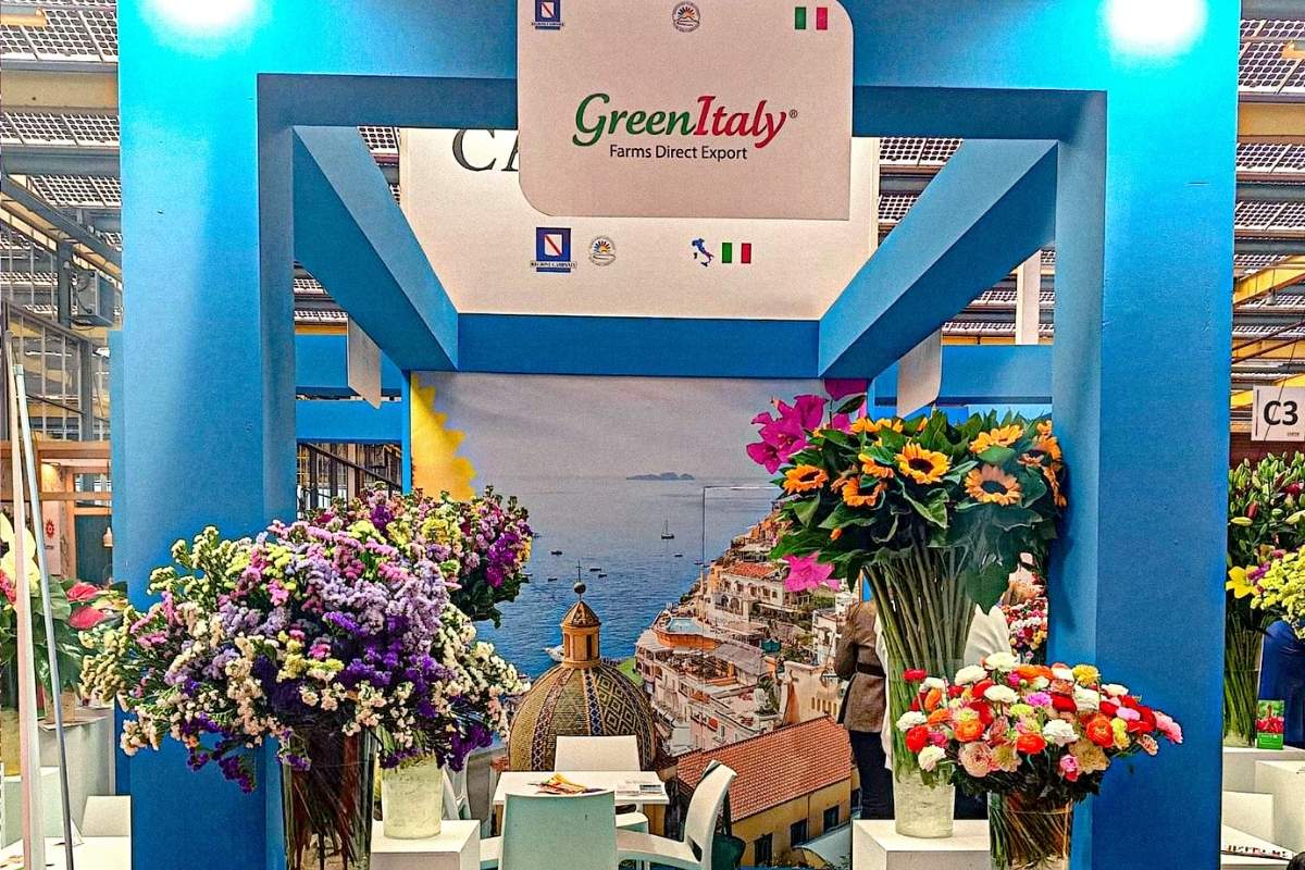 Stand istituzionale della Regione Campania alla fiera IFTF 2025 di Amsterdam progettato da Work in Progress