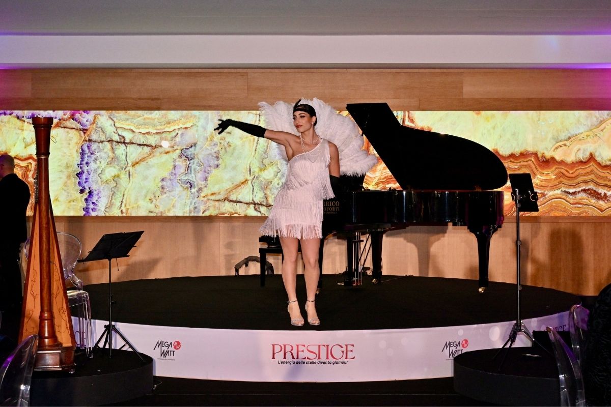 Intrattenimento live durante Prestige by Megawatt: performance e atmosfera da grande gala