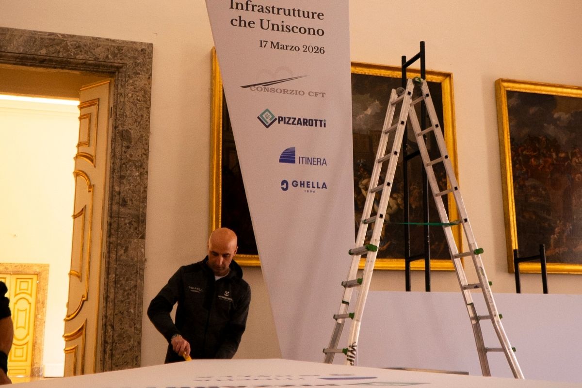 Allestimento del convegno Consorzio CFT alla Reggia di Caserta curato da Work in Progress