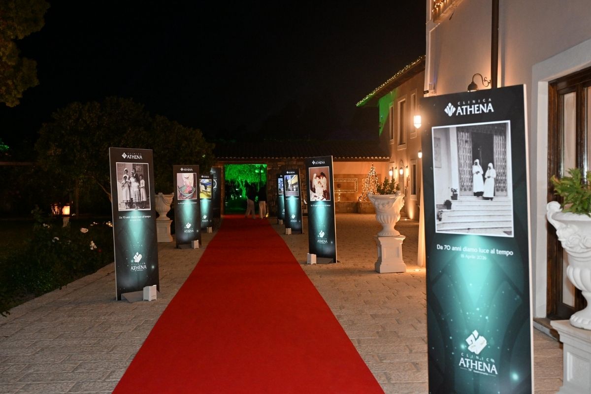 Galleria fotografica e percorso temporale per i 70 anni di Clinica Athena
