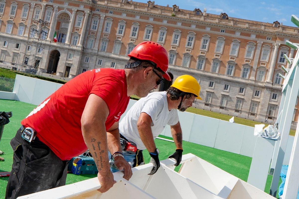 Lavoro di squadra tra tecnici, operai e progettisti nei progetti Work in Progress